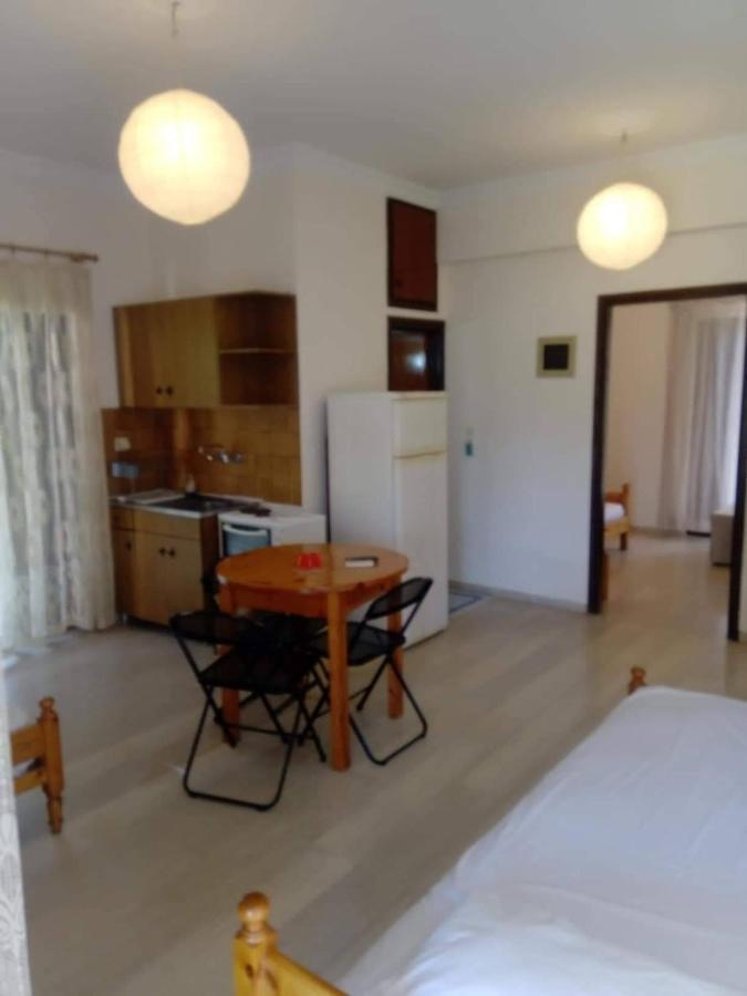 Rousetis Apartments Aigio Exterior foto